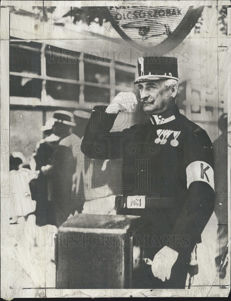 1934 Press Photo Budapest Police Obliged To Were A Mustache - Historic Images