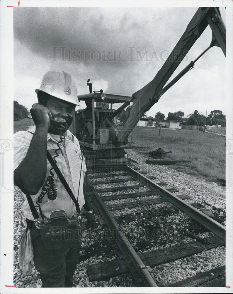 1982 Press Photo Seaboard Coast Line Track Crew Foreman ER Joe - Historic Images