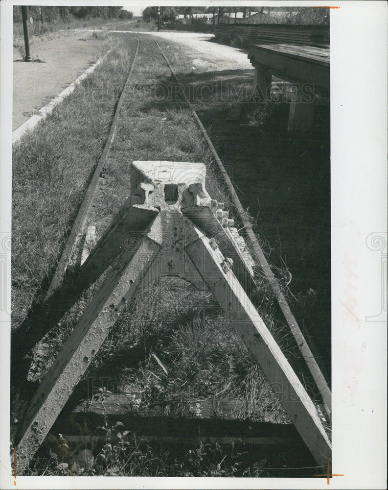 1971 Press Photo Bay Pines Seaboard Train Station Closed Old Pieces Of Track - Historic Images