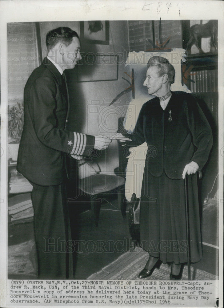 1946 Press Photo Captain Andrew Mack, Mrs Theodore Roosevelt, Navy Day - Historic Images