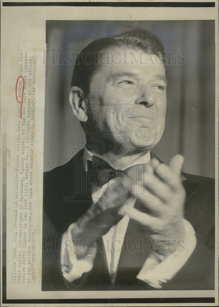 1975 Press Photo Reagan At NYC Conservative Party Dinner Is Key Speaker - Historic Images