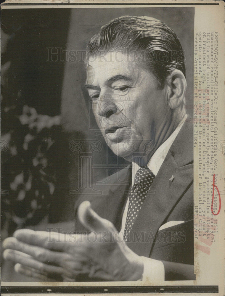 1975 Press Photo Ronald Reagan Speaking Chicago McCormick Place Meeting - Historic Images