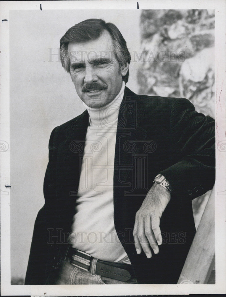 1979 Press Photo Dennis Weaver, Stone - Historic Images