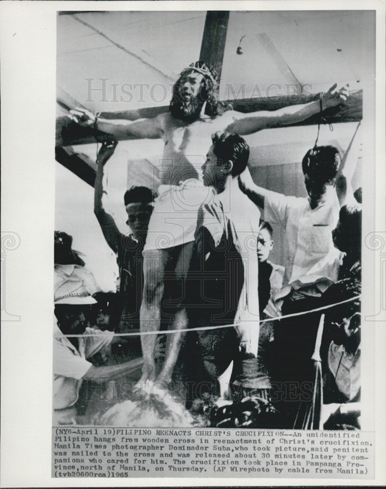 1965 Press Photo Philipino Reenacting Christ&#39;s Death, Pampanga Province - Historic Images