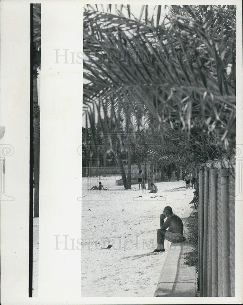 1972 Press Photo Deserted beach - Historic Images