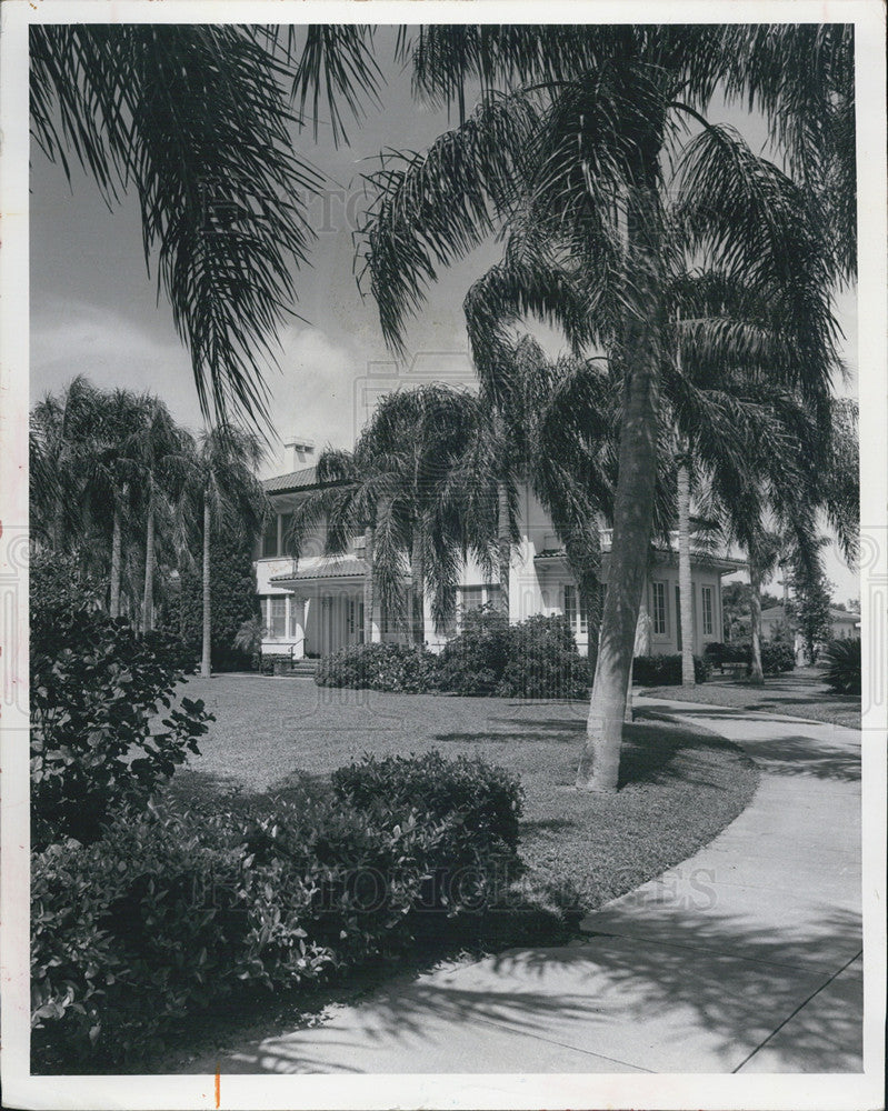 1966 Press Photo Palms Shade Tropical Design Home In Belleaire Florida - Historic Images