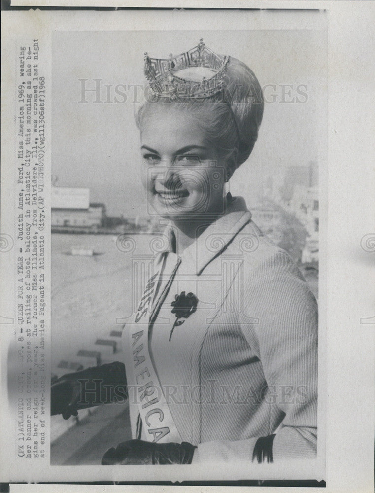 1968 Press Photo Judith Ford Mrs America Wearing Crown In Atlantic City - Historic Images