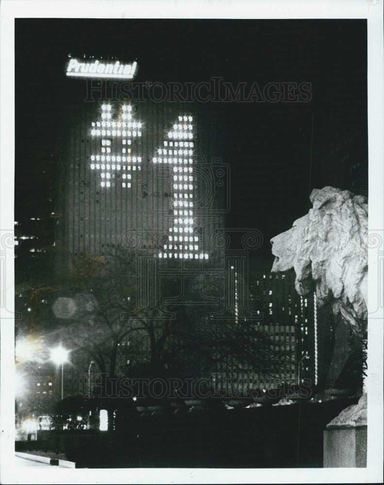 1986 Press Photo Chicago Bldg Has 17 Story #1 For Bears Support In Super Bowl - Historic Images