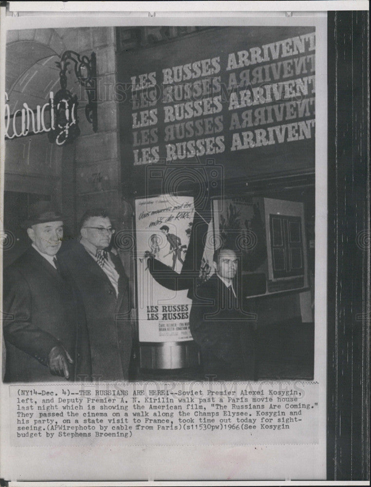 1966 Press Photo Russian Premiers Walk Past US Movie-The Russians Are Coming - Historic Images