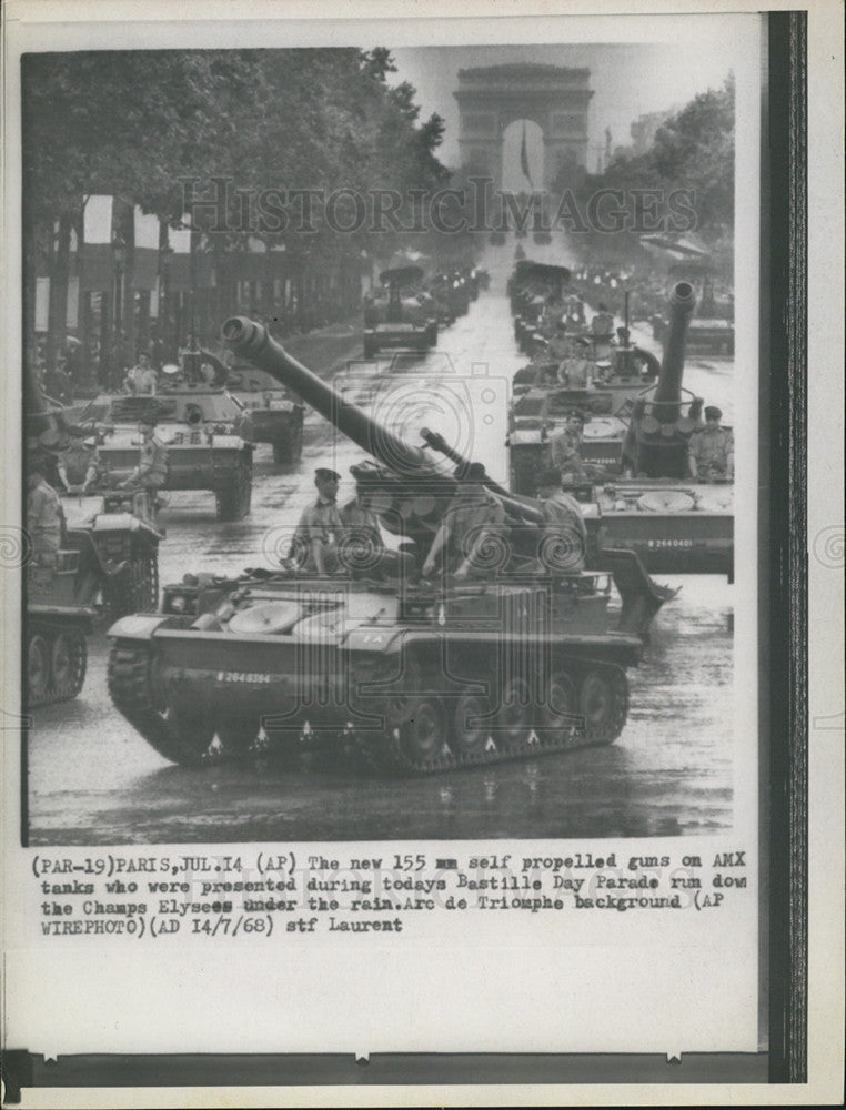 1968 Press Photo 155 Self Propelled guns On AMX Tanks Presented At Bastille Day - Historic Images