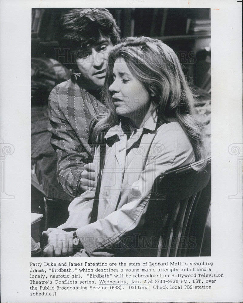 Press Photo Patty Duke James Farnetino Actors Birdbath - Historic Images