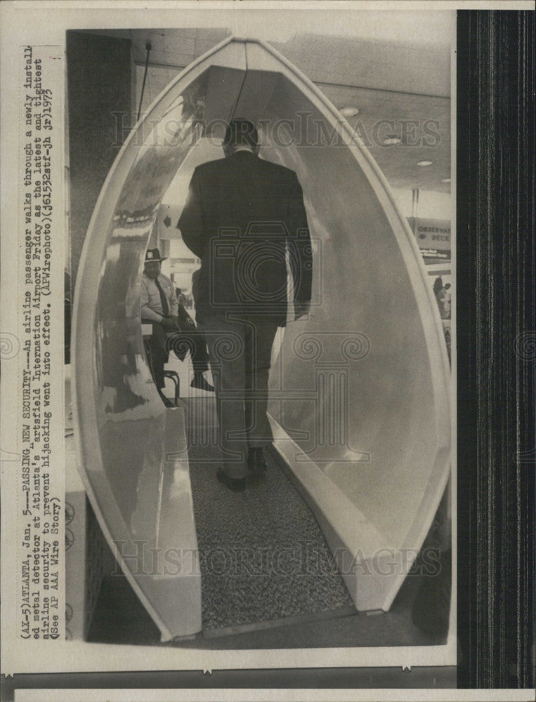 1973 Press Photo Metal Detector, Atlanta Hartfield International Airport - Historic Images