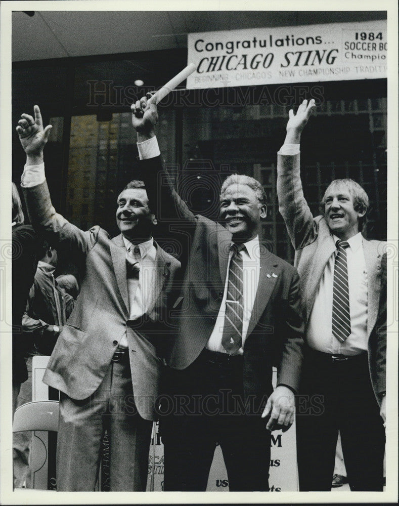 1984 Press Photo Sting Victory Owner Lee Stern Mayor Harold Washington Coach - Historic Images