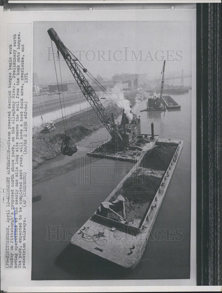 1971 Press Photo Steam Powered Derrick Barges/Construction Pittsburgh Park - Historic Images