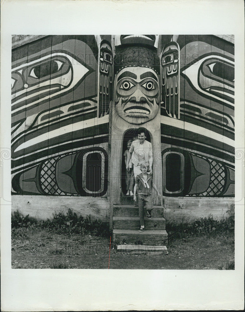 1966 Press Photo The Raku, A Replica of an Indian Community House in Alaska - Historic Images