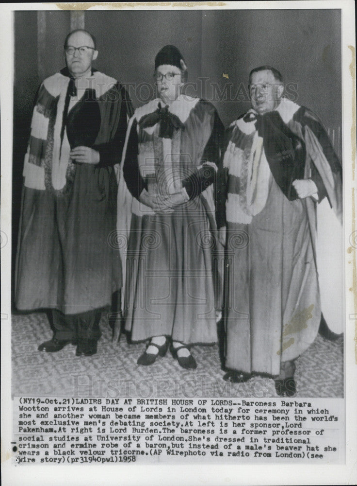 1958 Press Photo Baroness Barbara Wootton Arrives At House Of Lords In London - Historic Images