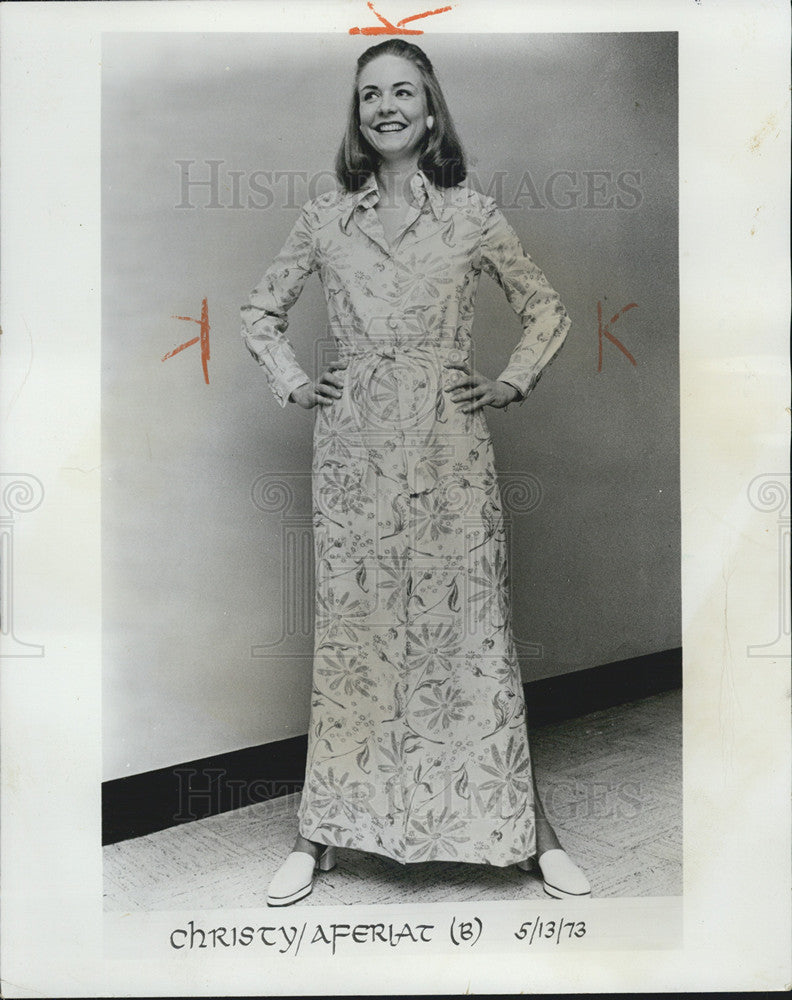 1973 Press Photo Model Christy Aferiat in Porthault&#39;s Maxi Shirtdress - Historic Images