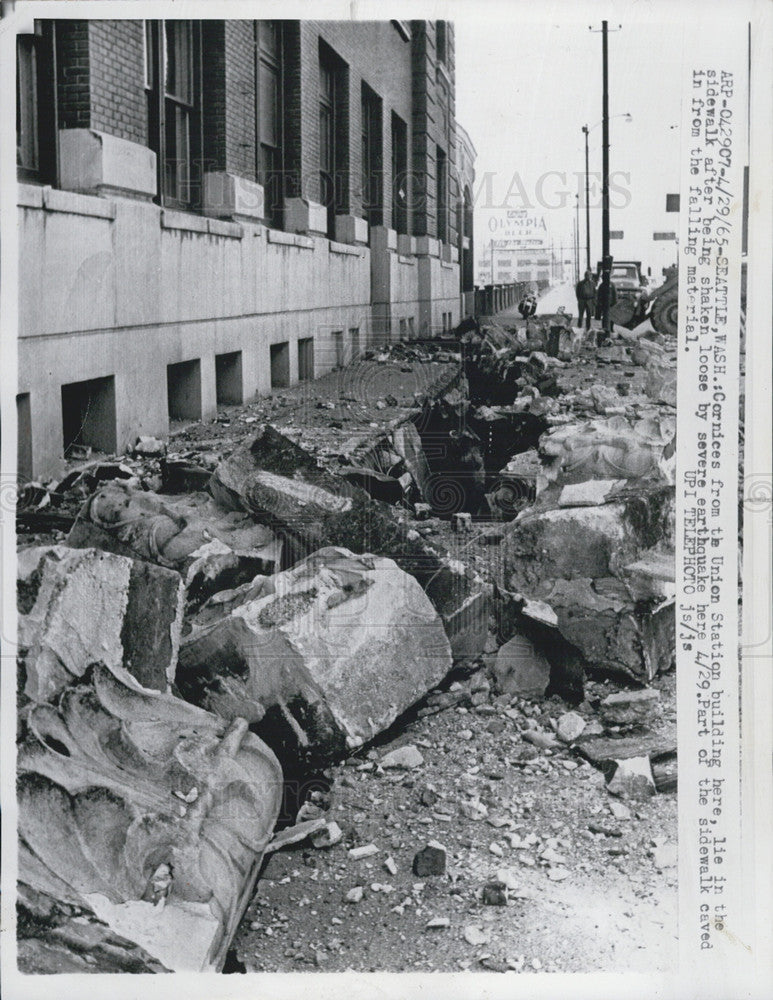 1965 Press Photo Cornices From The Union Station Severe Earthquake - Historic Images