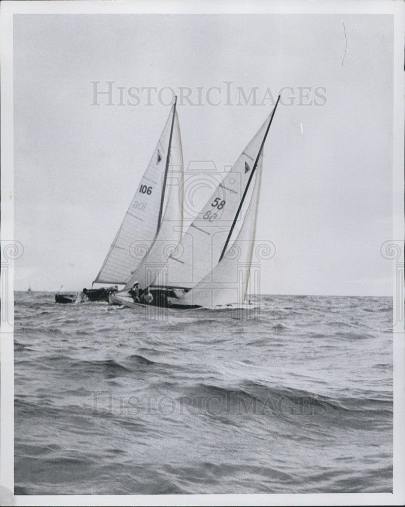 1960 Press Photo Yacht Racers Face Rough Waters - Historic Images