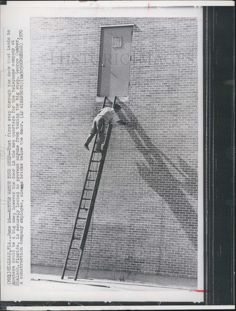 1970 Press Photo Door in the new quarters for the telephone company at Hialeah - Historic Images