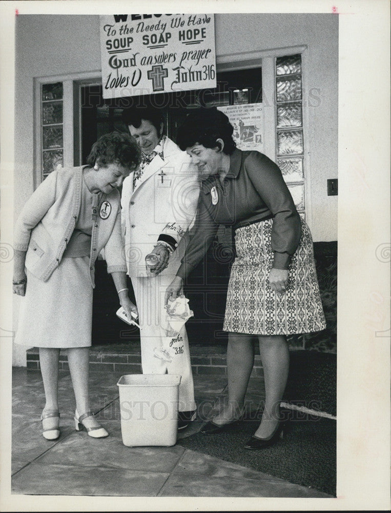 1973 Press Photo A Citywide &quot;smokeless&quot; period eesigned to give smokers a chance - Historic Images