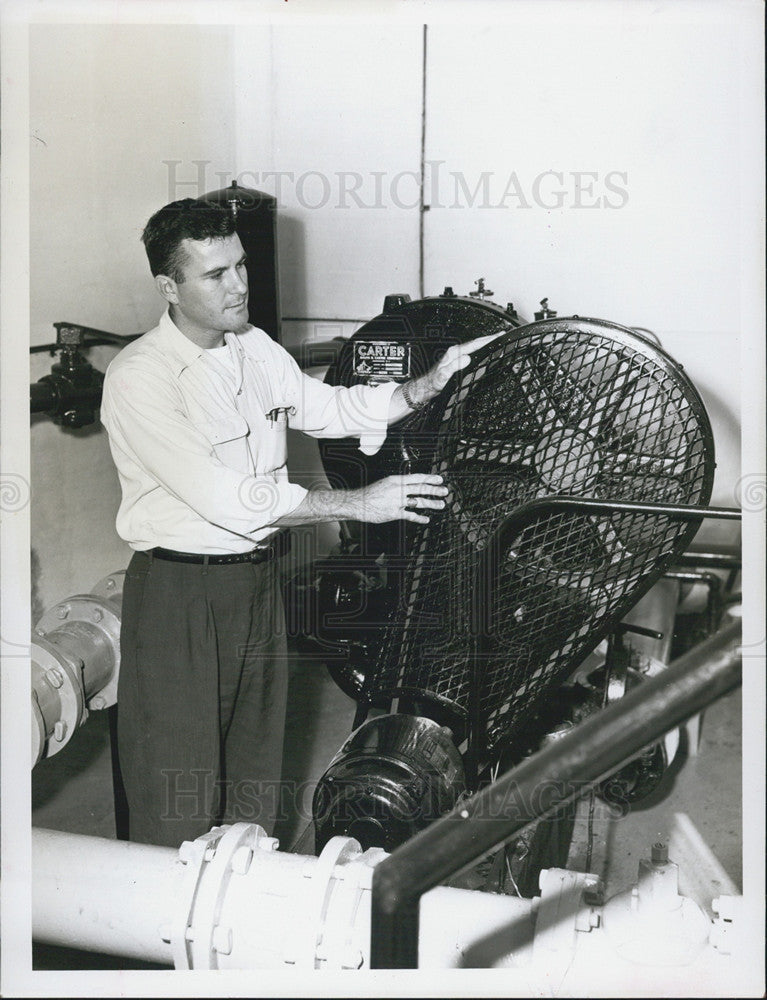 Press Photo Administrative Assistant  Sarasota, FL sewage plant - Historic Images