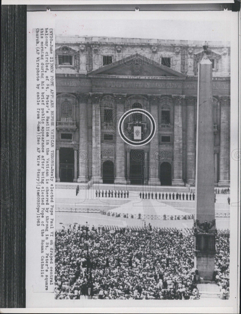 1963 Press Photo Newly elected Pope Paul VI on draped central balcony - Historic Images