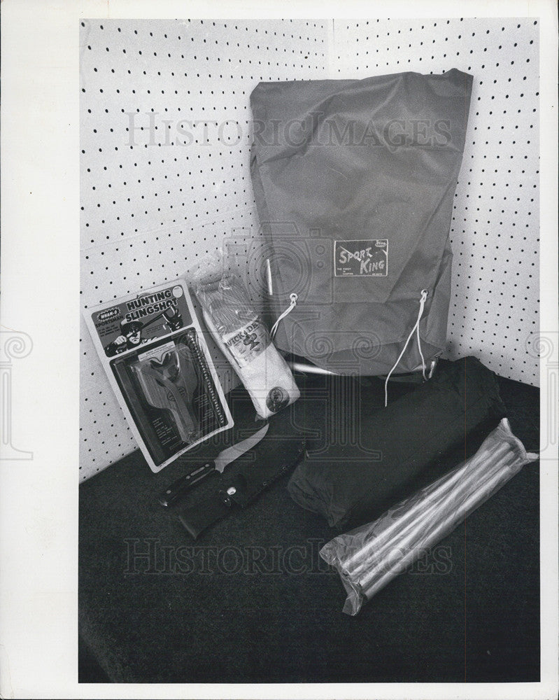 1973 Press Photo Hunting Equipment On Display Includes Knife And Slingshot - Historic Images