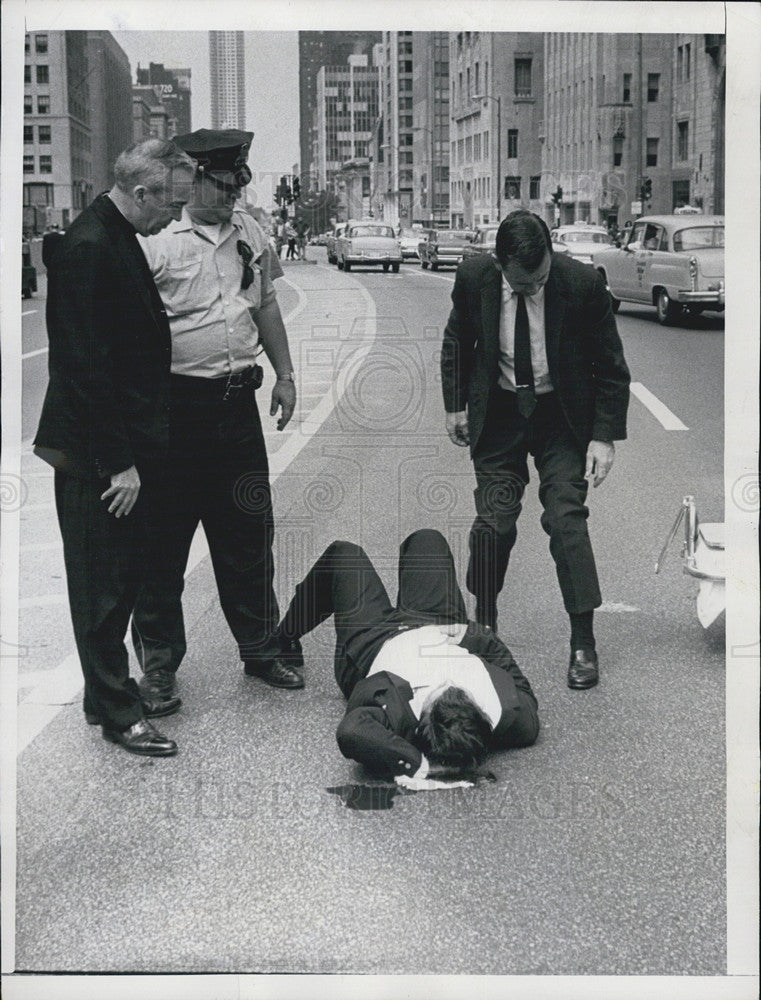 1965 Press Photo Scott Morgan struck by cab - Historic Images