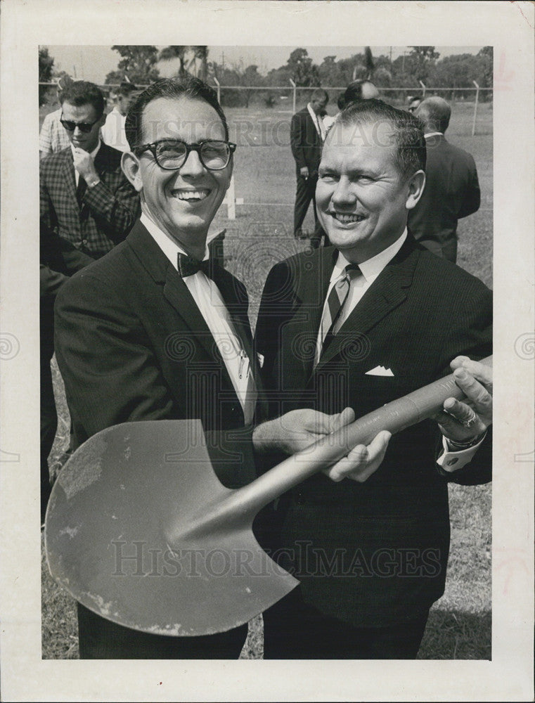 1966 Press Photo White and Cramer hold shovel at groundbreaking Al Lang Stadium - Historic Images