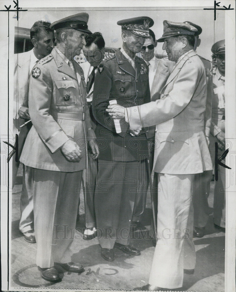 1951 Press Photo General Douglas MacArthur Water Kreuger Jonathan Wainwright San - Historic Images