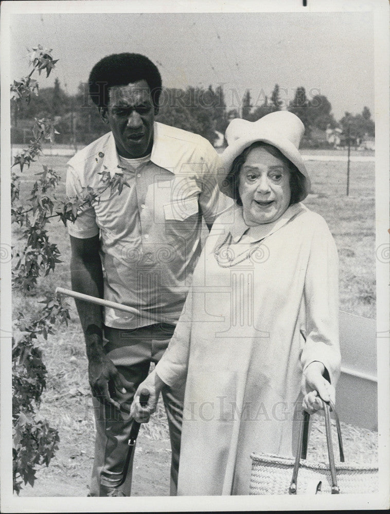 1971 Press Photo The Bill Cosby Show Cosby With Guest Elsa Lanchester - Historic Images