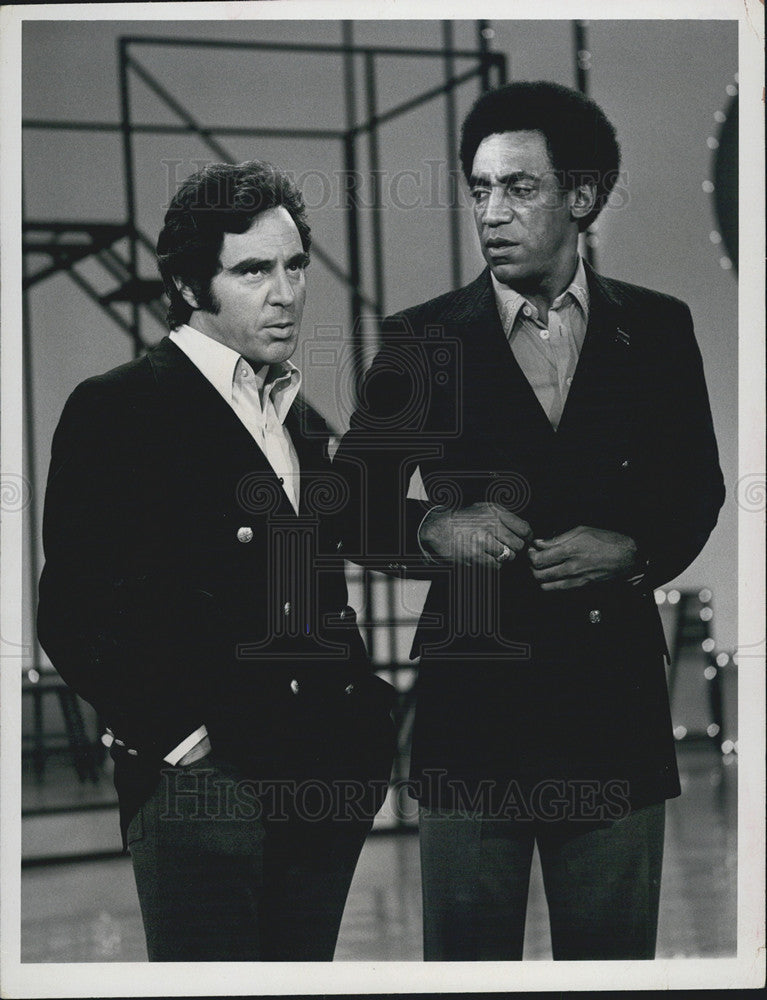 1972 Press Photo Anthony Newley &amp; Bill Cosby on &quot;The New Bill Cosby Show&quot; - Historic Images