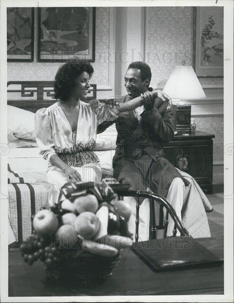 1984 Press Photo Bill Cosby &amp; Phylicia Ayers Allen on &quot;The Cosby Show&quot; - Historic Images