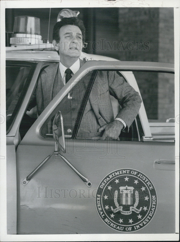 1981 Press Photo Mike Connors on &quot;Today&#39;s FBI&quot; - Historic Images