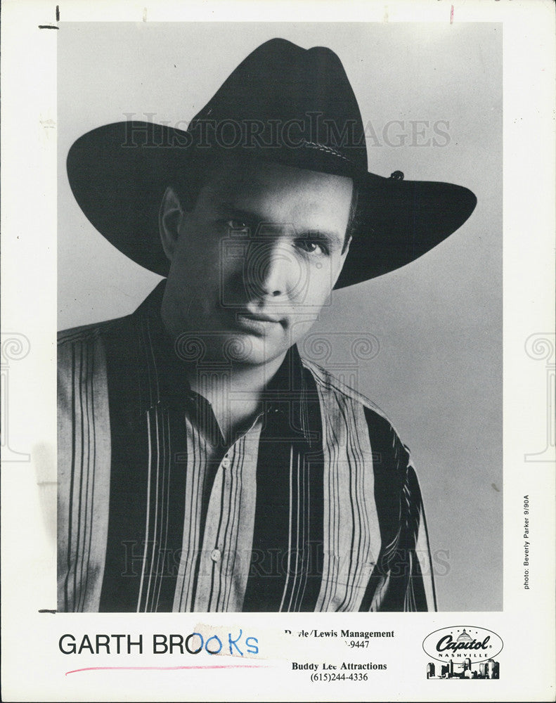 1991 Press Photo COY Garth Brooks In Striped Shirt And Stetson
