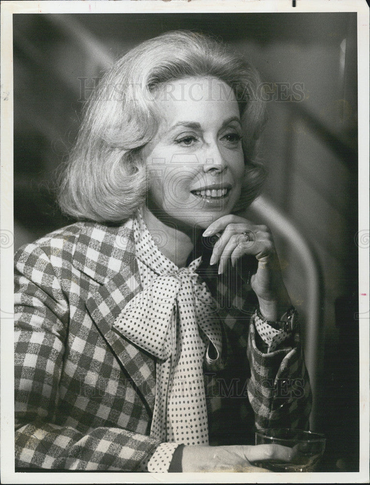 1975 Press Photo Police Woman Series Guest Star Dr Joyce Brothers Scene - Historic Images