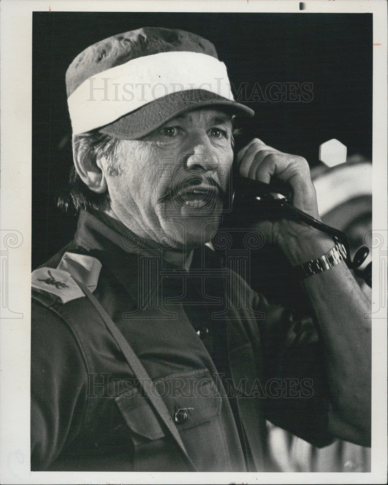 1977 Press Photo Charles Bronsonin &quot;Raid on Entebbe.&quot; - Historic Images