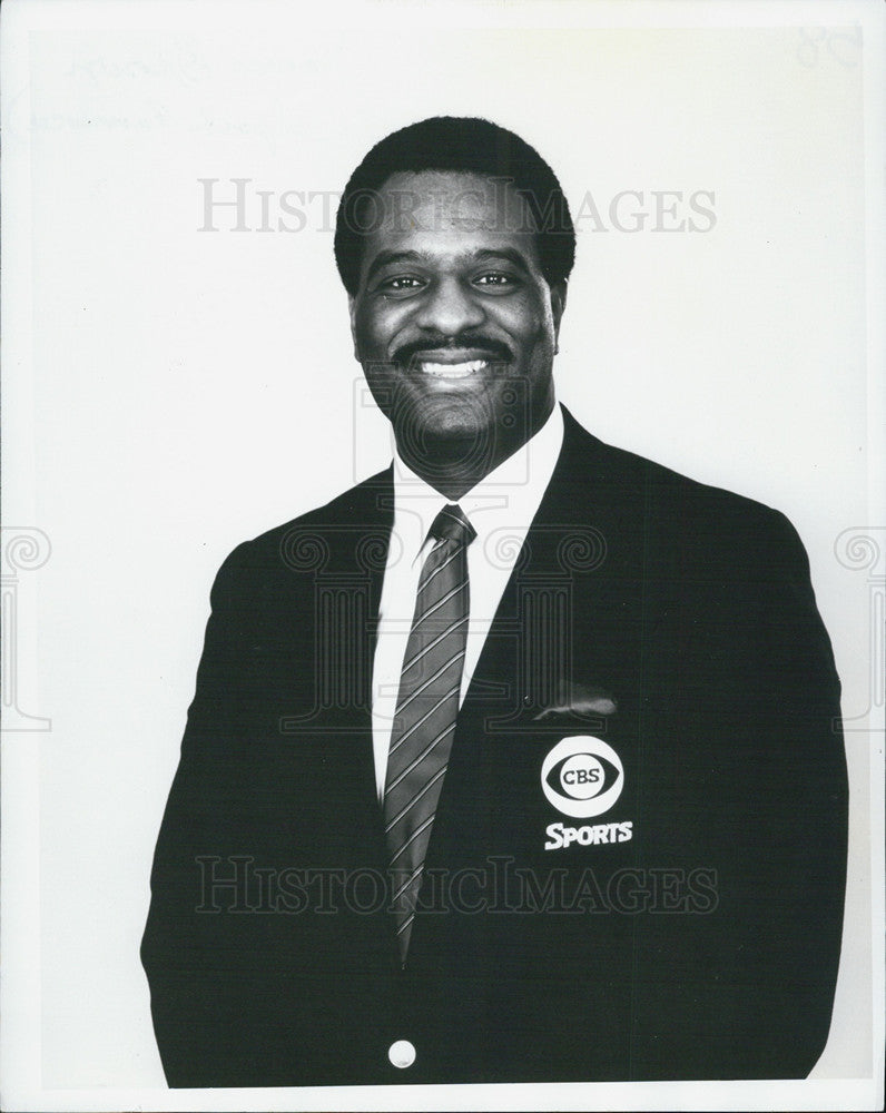 1987 Press Photo Sports Announcer James Brown CBS Sports Portrait - Historic Images
