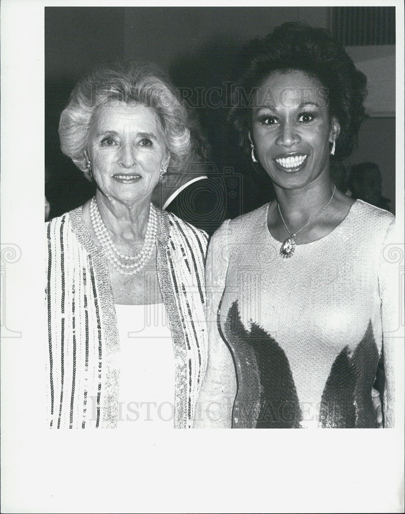 1980 Press Photo Wives Of Comedians Mrs Bob Hope And Sammy Davis - Historic Images