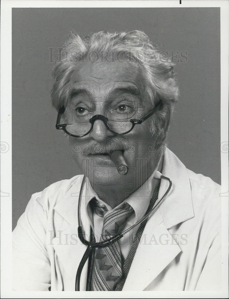 1976 Press Photo Actor Danny Thomas in&quot;The Practice&quot; as  Dr. Jules Bedford. - Historic Images