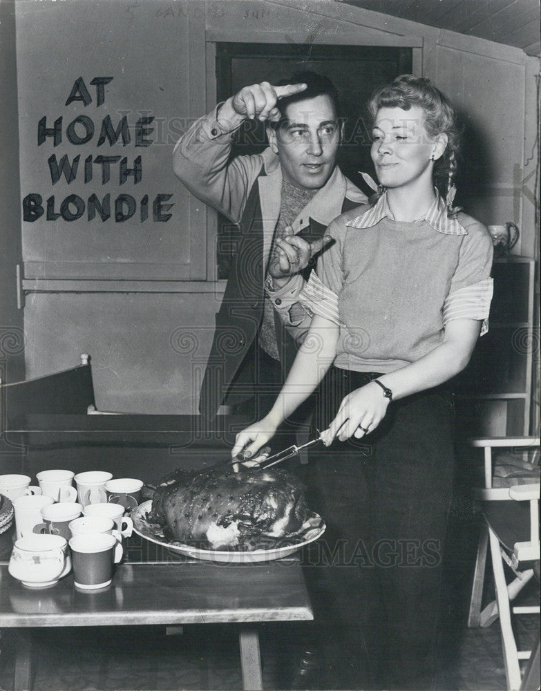 1942 Press Photo Penny Singletone and Bob sparks - Historic Images