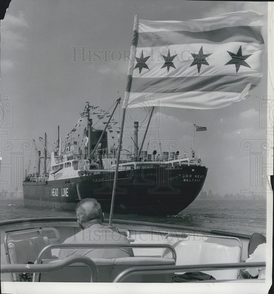 1962 Press Photo The Torr head The first Overseas ship to Arrive at navy Pier - Historic Images