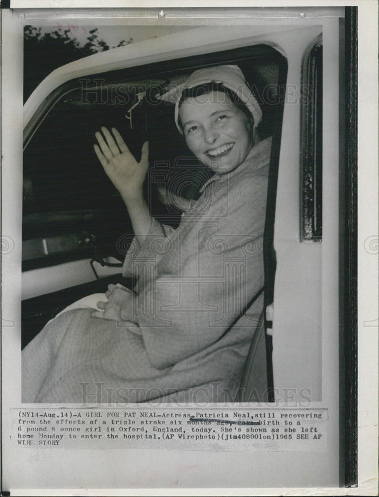 1965 Press Photo Patricia Neal Actress Recovering Stroke - Historic Images