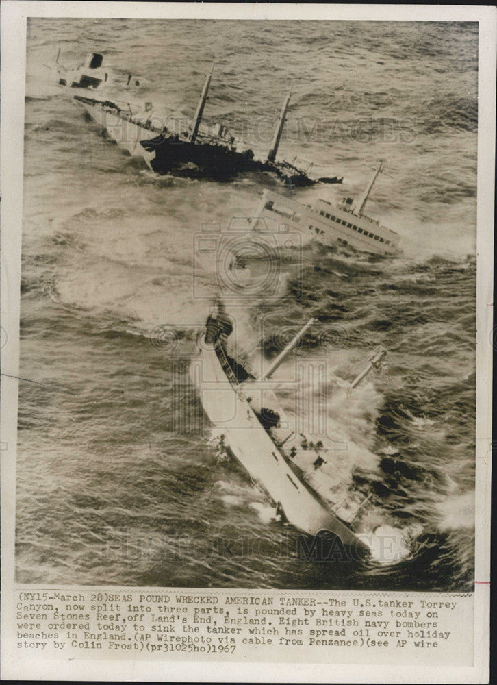 1967 Press Photo U.S. tanker Torrey Canyon split into three parts by rough seas. - Historic Images