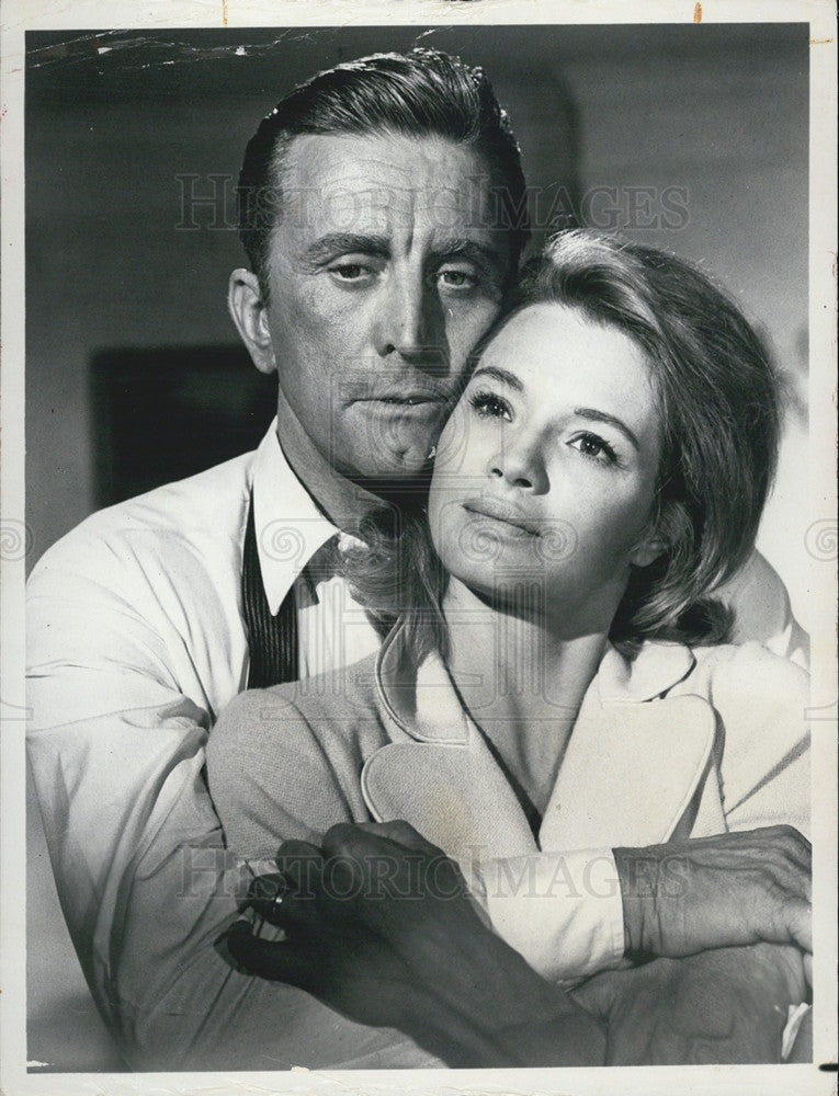 1972 Press Photo Actor Kirk Douglas, Actress Angie Dickinson - Historic Images