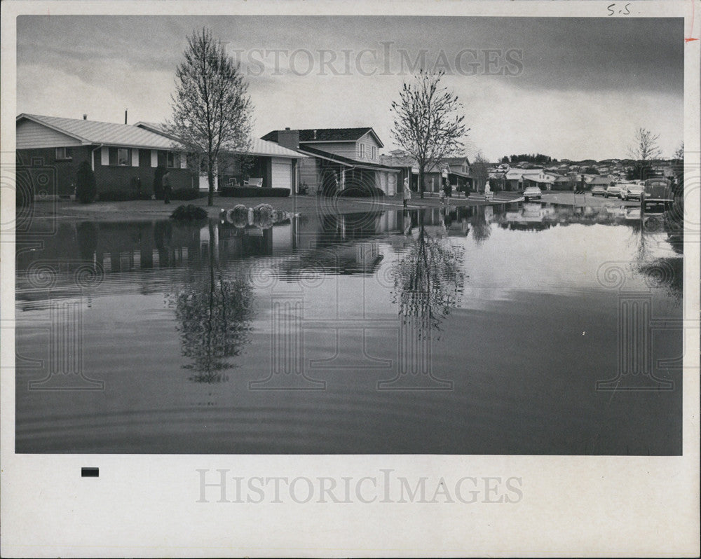 1969 Press Photo Bear Creek Overflow Due to Flooding - Historic Images