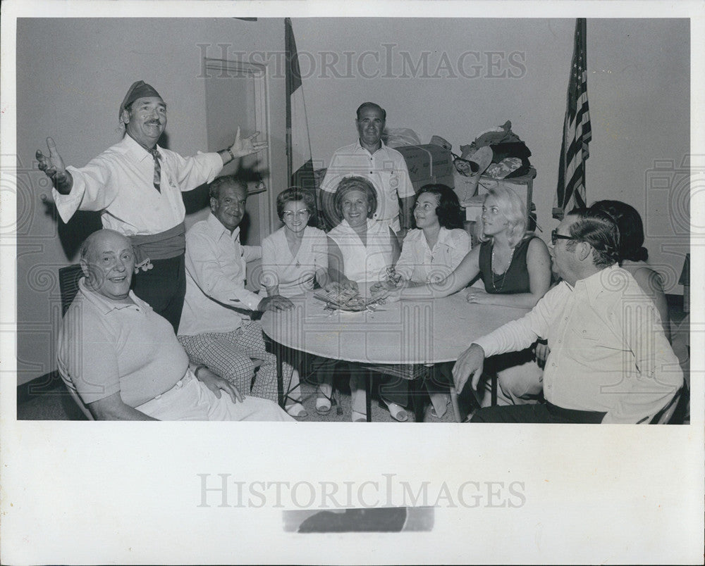 1976 Press Photo Italian American Club Assist Earthquake Victims - Historic Images