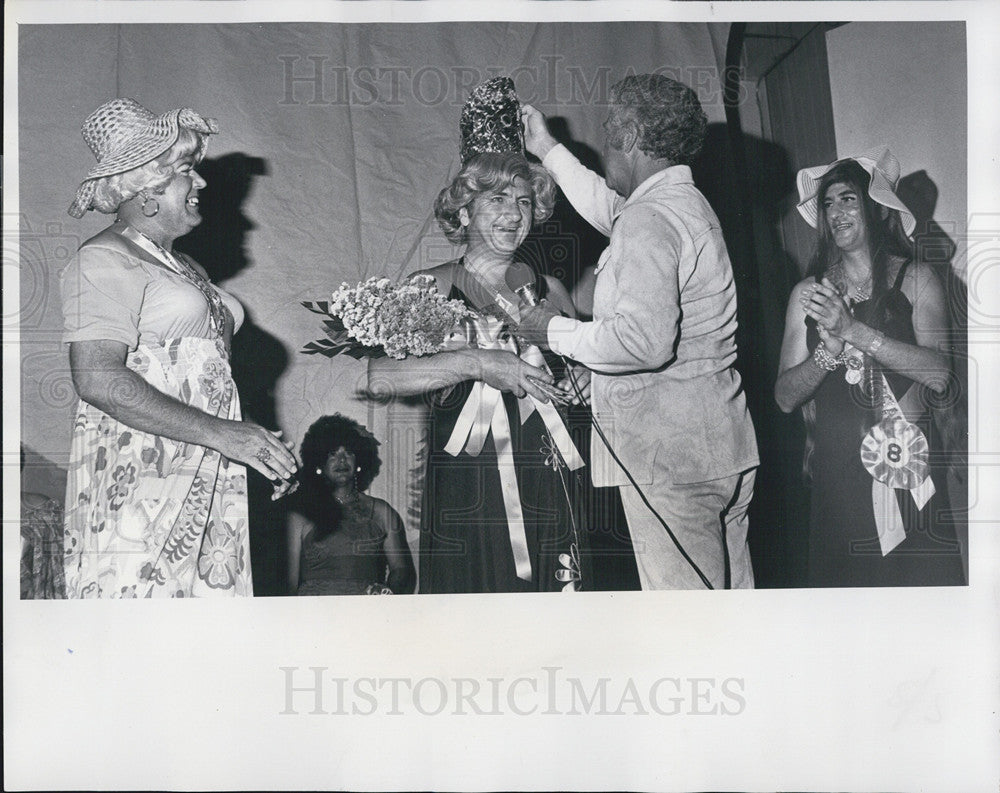 1977 Press Photo Miss Trixie Delight is Crowned - Historic Images