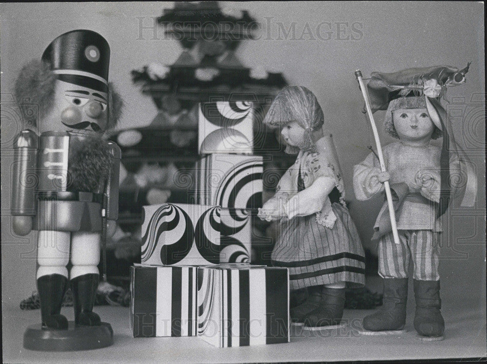 1969 Press Photo Classic Nutcracker with Doty Blocks, and two Polish Dolls at - Historic Images